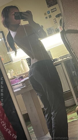 Bella nude photo 65