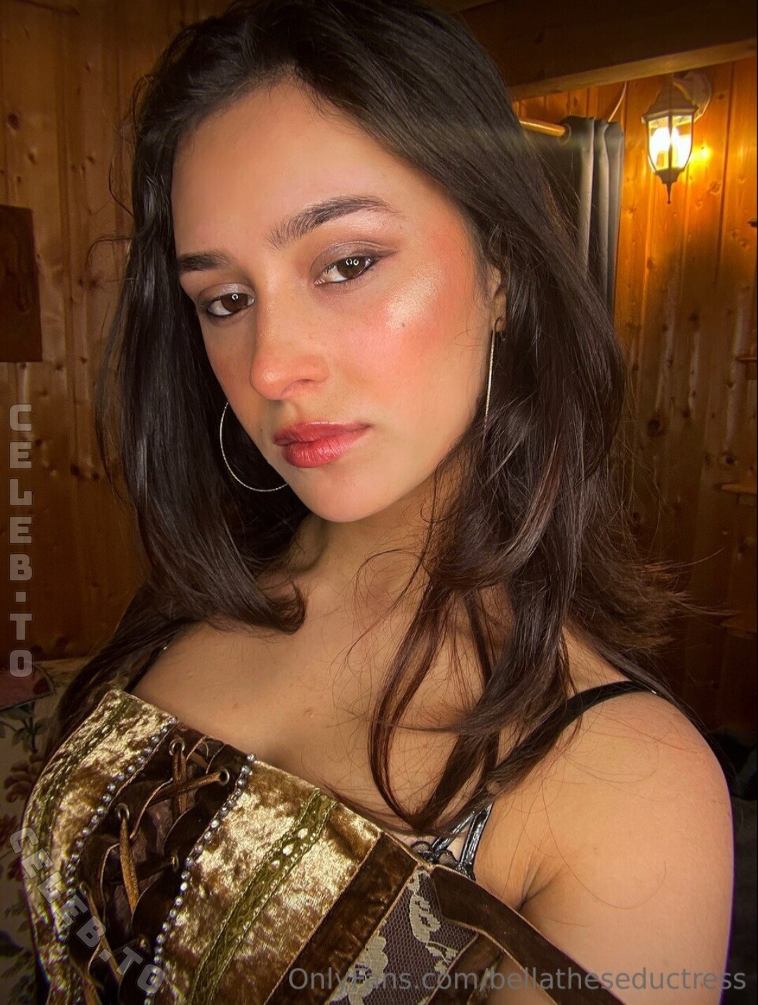 Bella nude photo 1