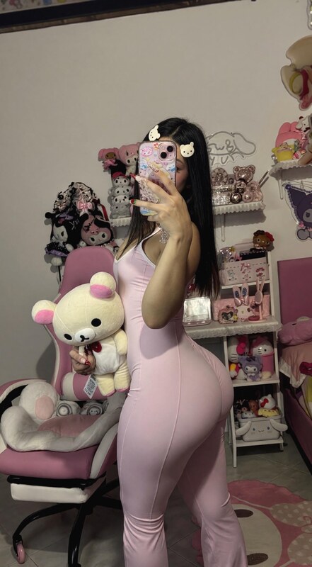 Bella nude photo 7