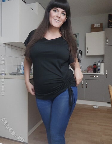 Bellabigboobz – Bella is a hot and naughty German milf with horny huge tits and a fat ass