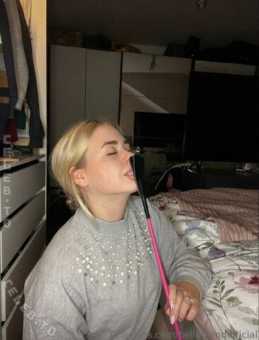 Bellablondofficial nude photo 26