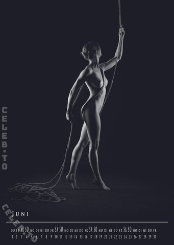 Bergretterinnen-Kalender nude photo 22