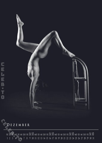 Bergretterinnen-Kalender nude photo 16