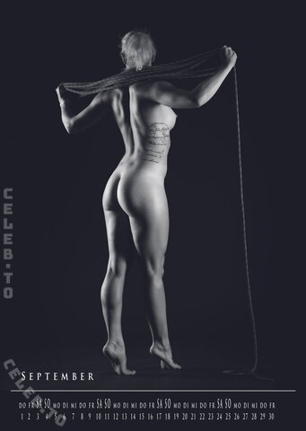 Bergretterinnen-Kalender nude photo 10