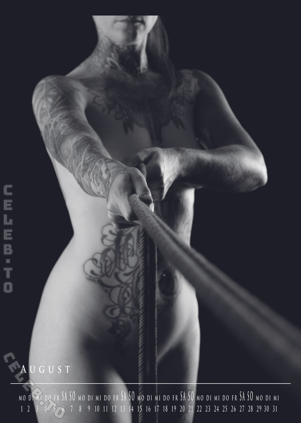Bergretterinnen-Kalender nude photo 5