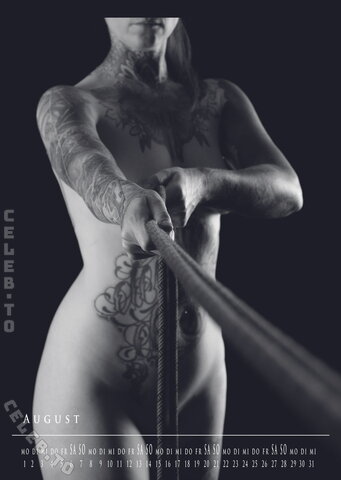 Bergretterinnen-Kalender nude photo 9