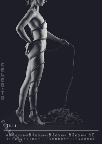 Bergretterinnen-Kalender nude photo 8