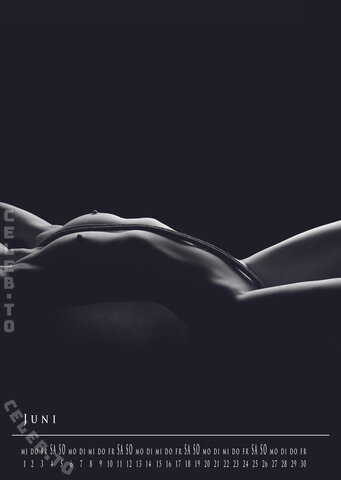 Bergretterinnen-Kalender nude photo 7