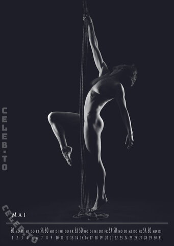 Bergretterinnen-Kalender nude photo 6