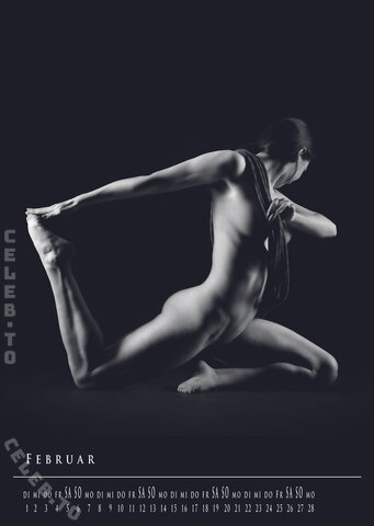 Bergretterinnen-Kalender nude photo 3