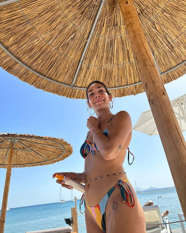 Berna Canbeldek nude photo 4