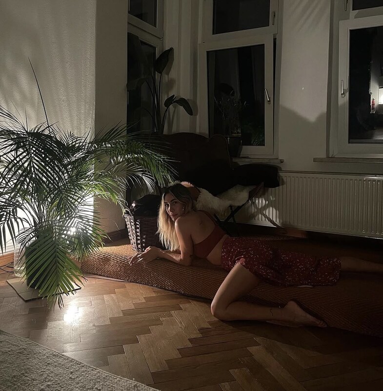 Berna Canbeldek nude photo 46