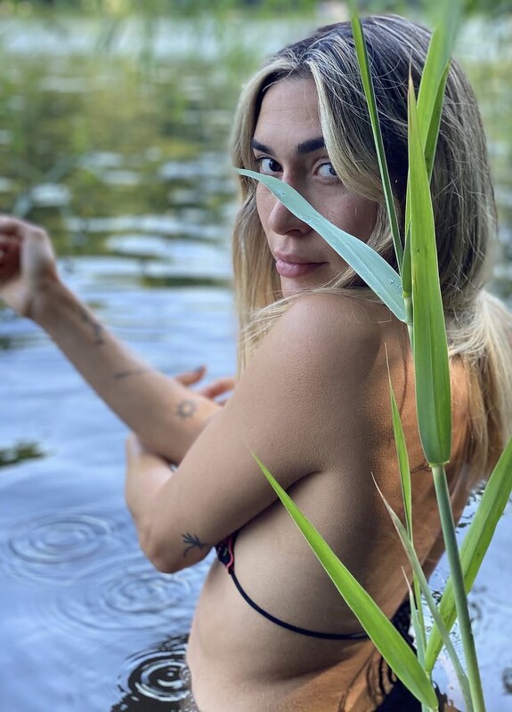 Berna Canbeldek nude photo 50