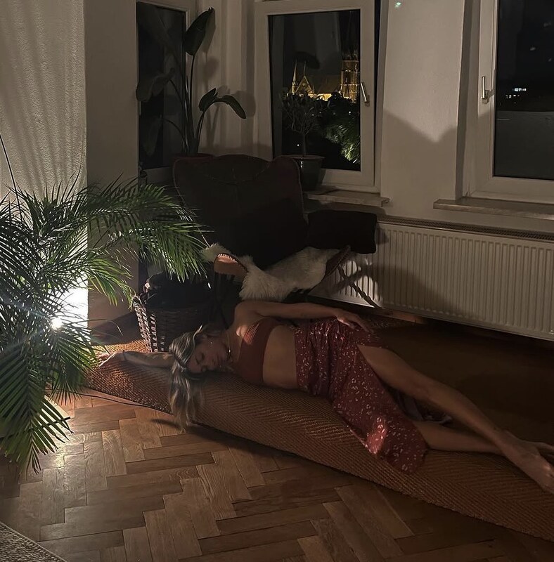 Berna Canbeldek nude photo 51