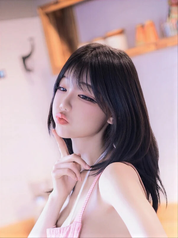 Berry nude photo 2