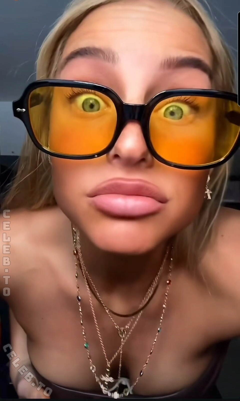 Beth Grotelueschen nude photo 3