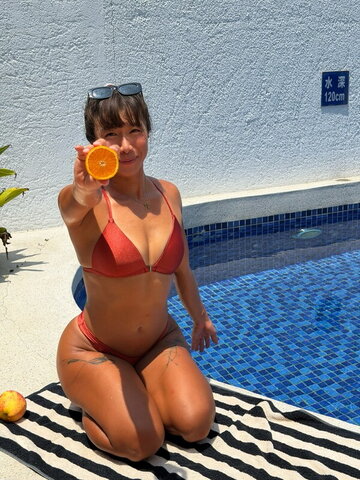 Bette Yiwen nude photo 3