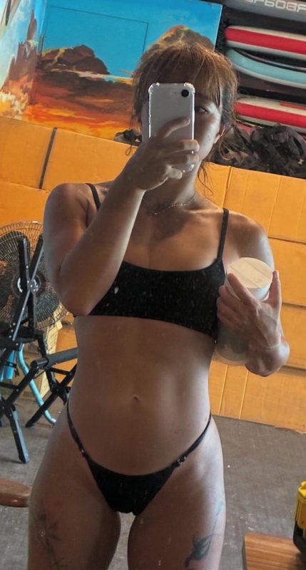 Bette Yiwen nude photo 3