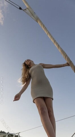 Betterworld.travellers nude photo 8