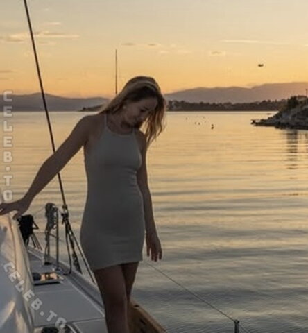 Betterworld.travellers nude photo 5