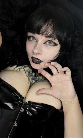 Beyond The Squish nude photo 28