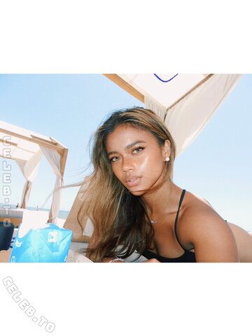 Bianca Bustamante nude photo 3