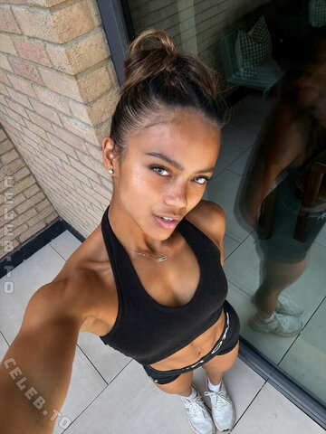 Bianca Bustamante Hot (3 photos)