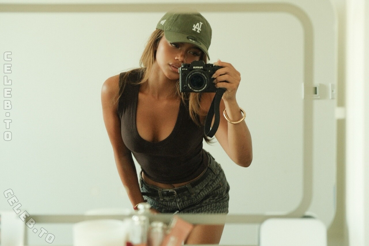 Bianca Bustamante nude photo 1