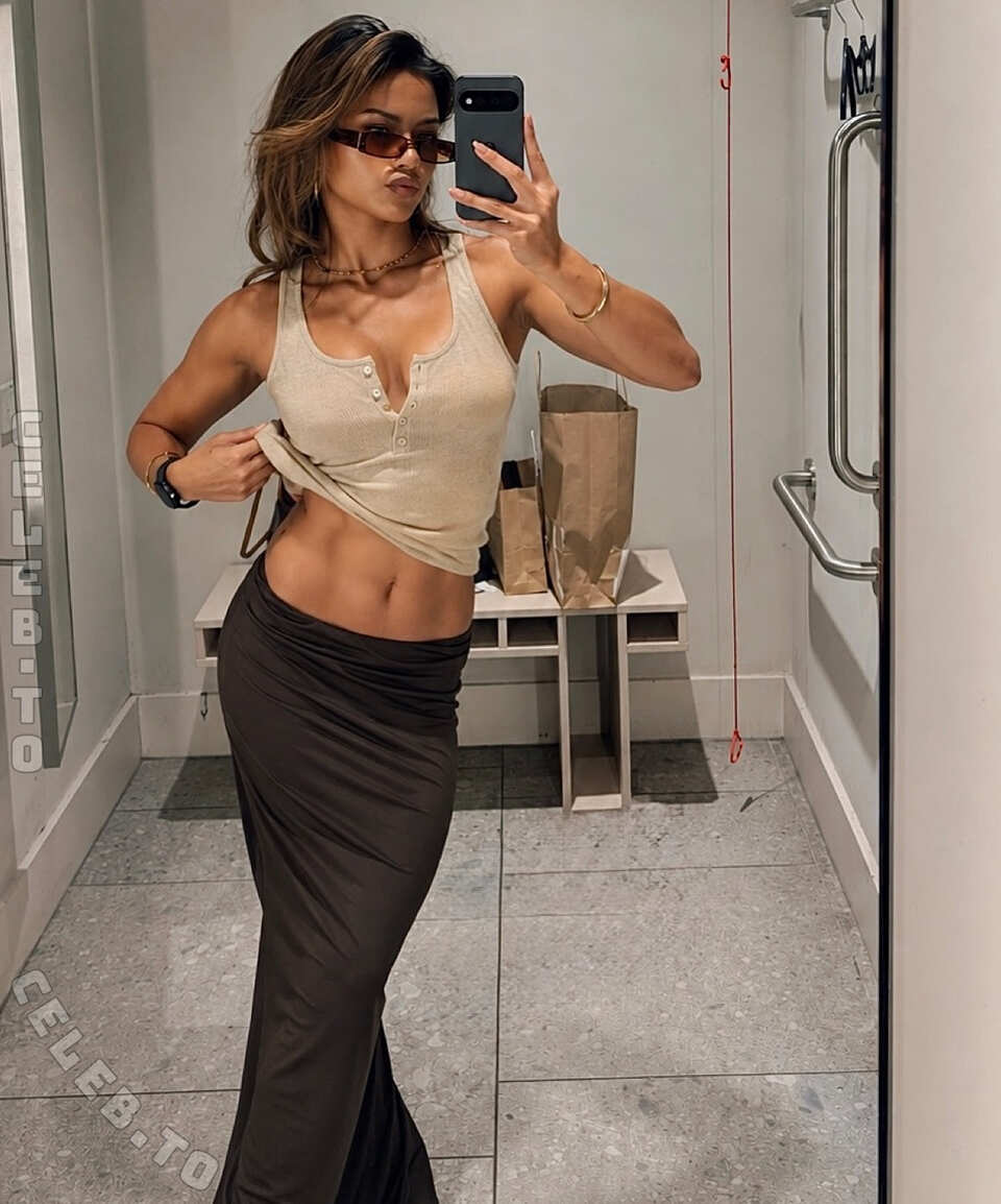 Bianca Bustamante nude photo 2