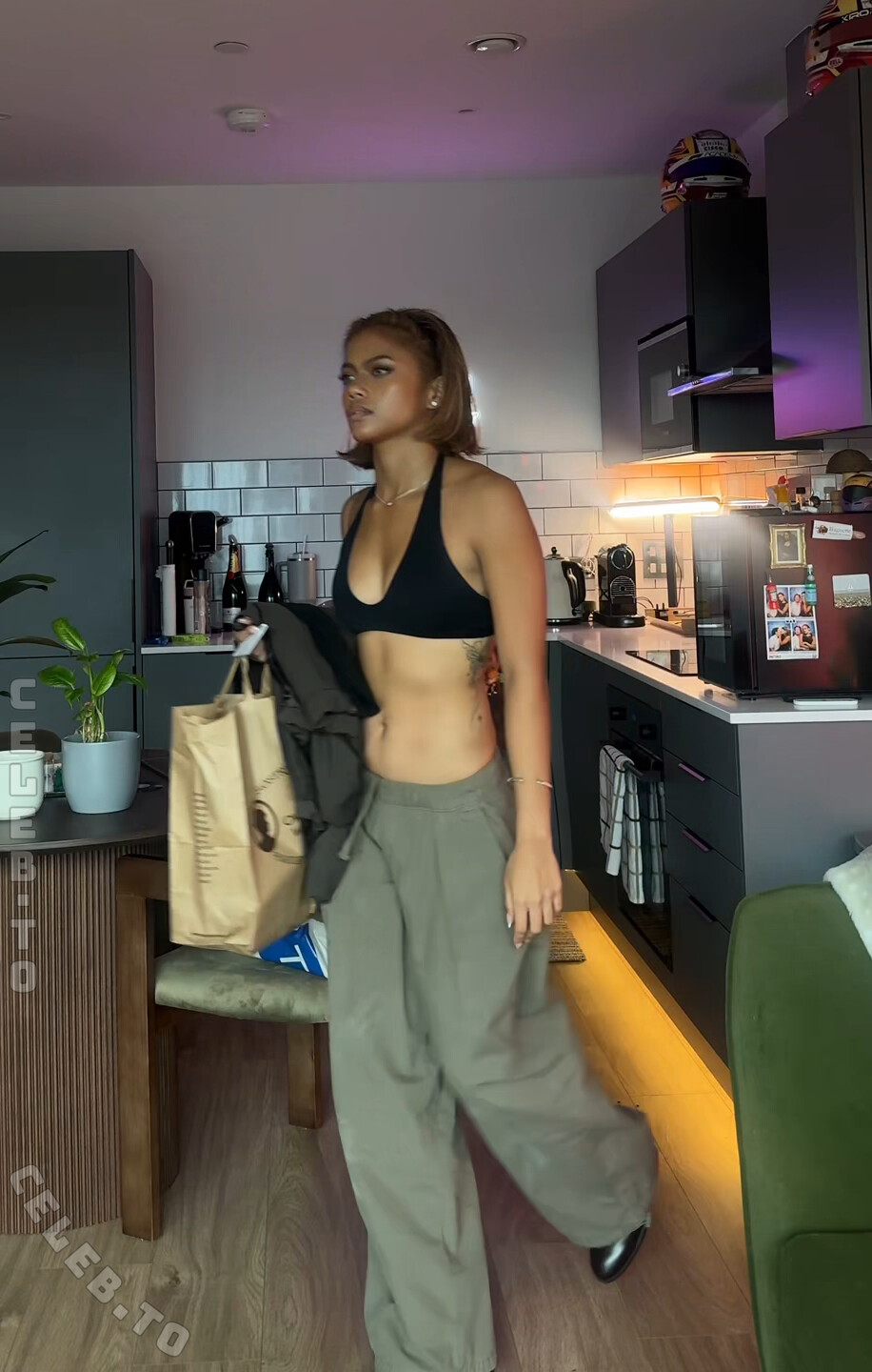 Bianca Bustamante nude photo 3