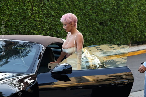 Bianca Censori nude photo 15