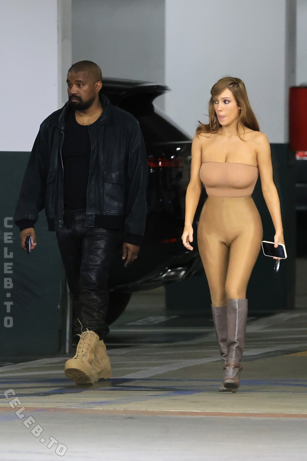 Bianca Censori nude photo 2