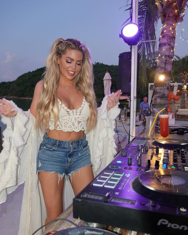 Bianca Gascoigne nude photo 18