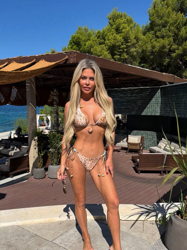 Bianca Gascoigne nude photo 30