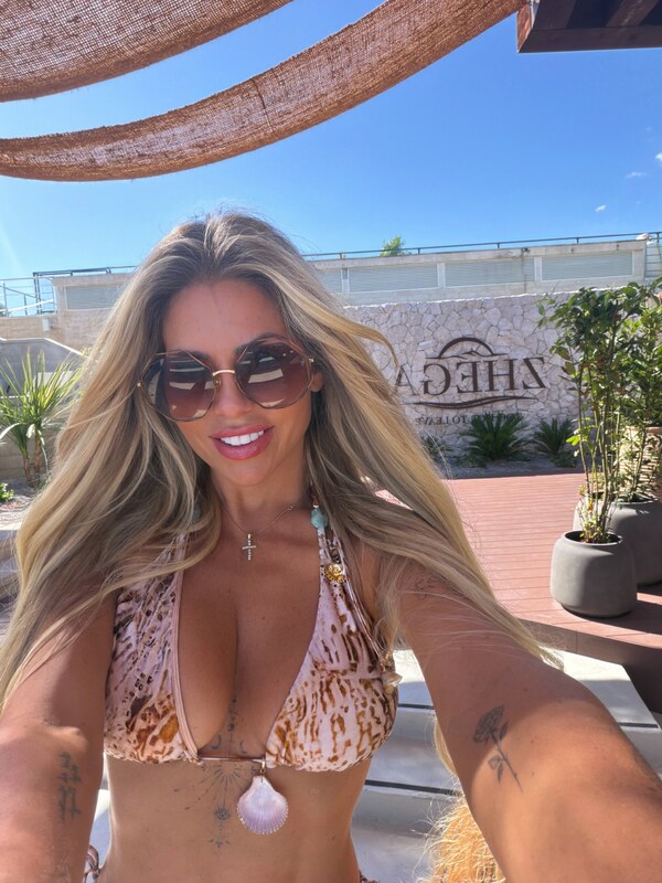 Bianca Gascoigne nude photo 36