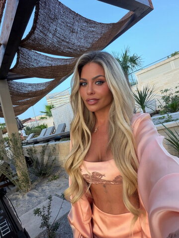 Bianca Gascoigne nude photo 7
