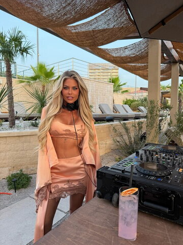 Bianca Gascoigne nude photo 3