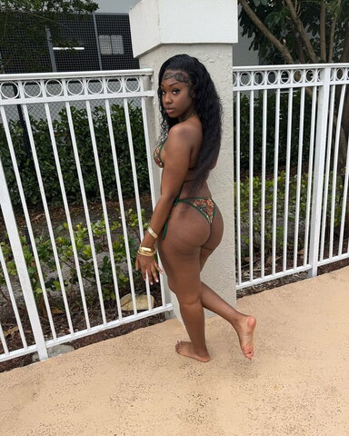 bigbootykyy nude photo 7