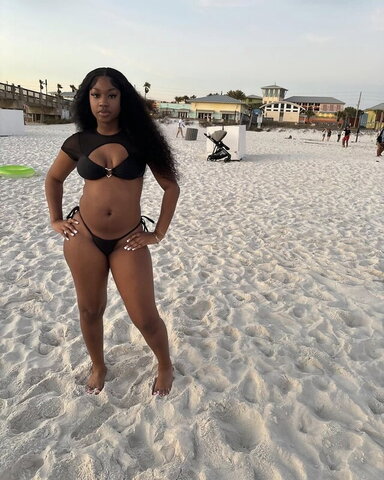 bigbootykyy nude photo 3