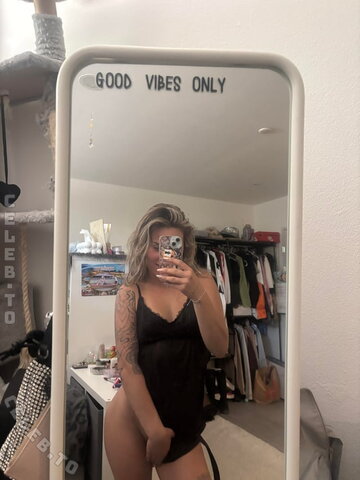 Bigbootyroxanne nude photo 29