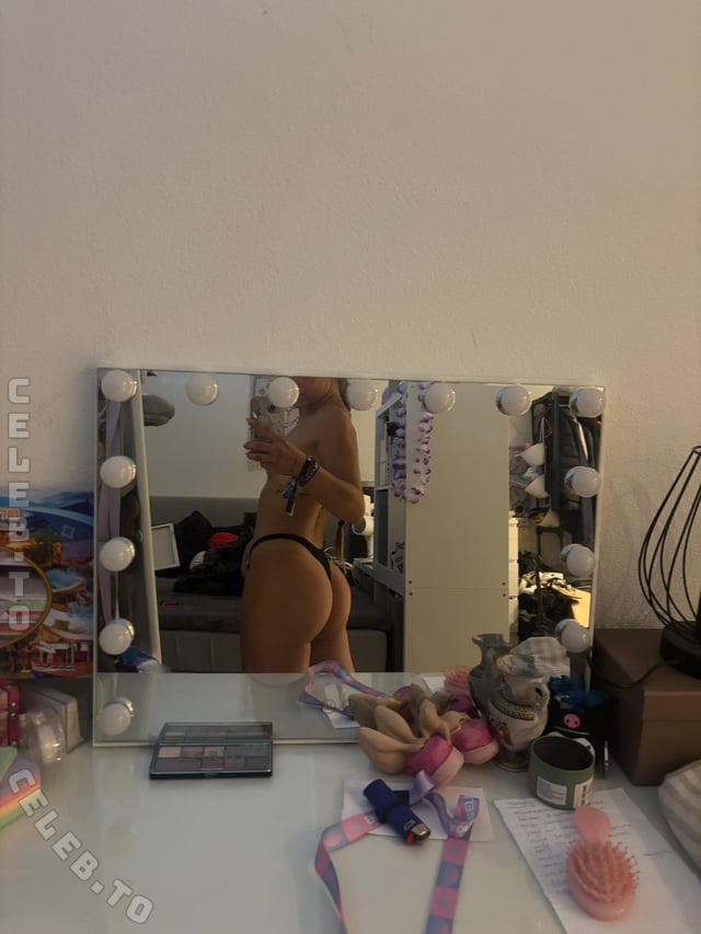Bigbootyroxanne nude photo 25
