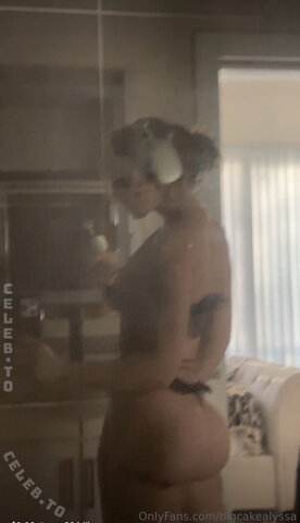 bigcakealyssa nude photo 7