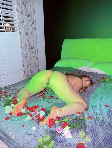 bigcakealyssa nude photo 12