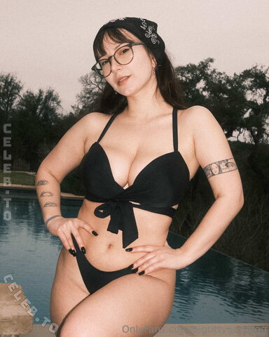 bigtittygothegg nude photo 14