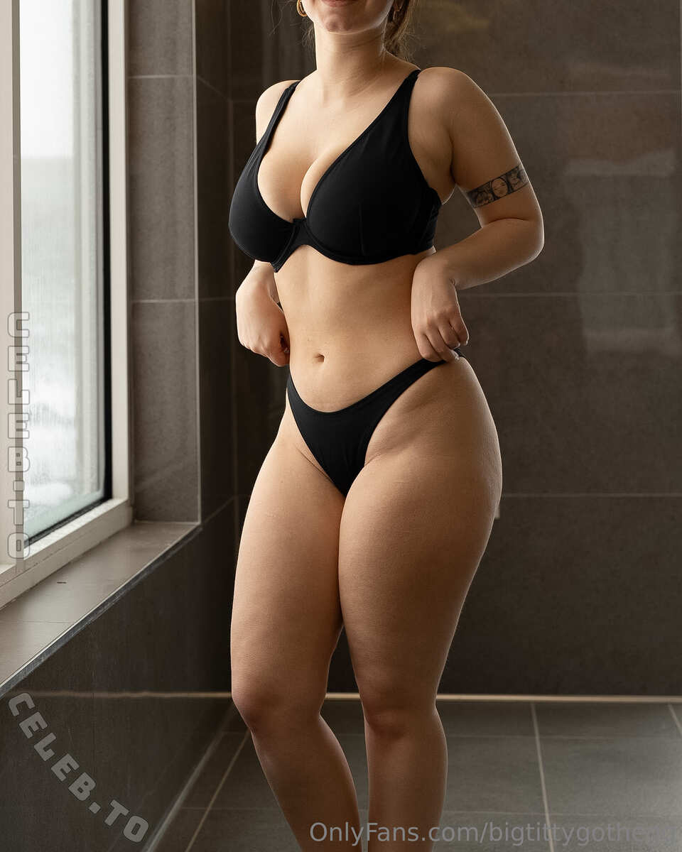 bigtittygothegg nude photo 7