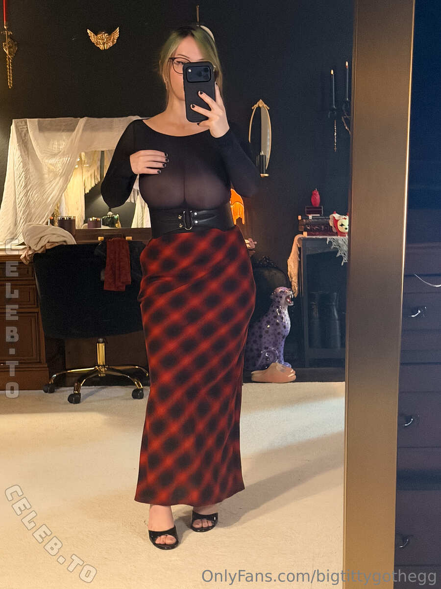 bigtittygothegg nude photo 2