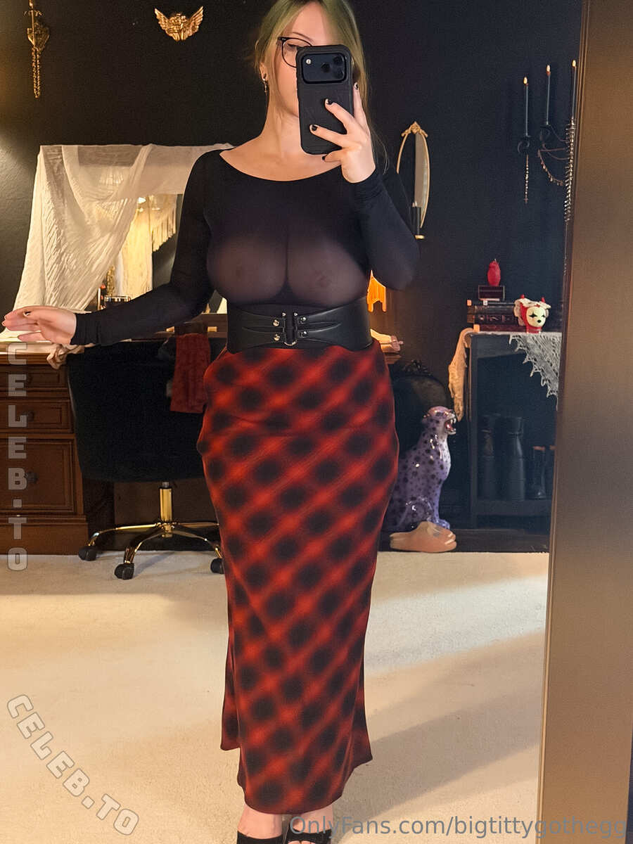 bigtittygothegg nude photo 3