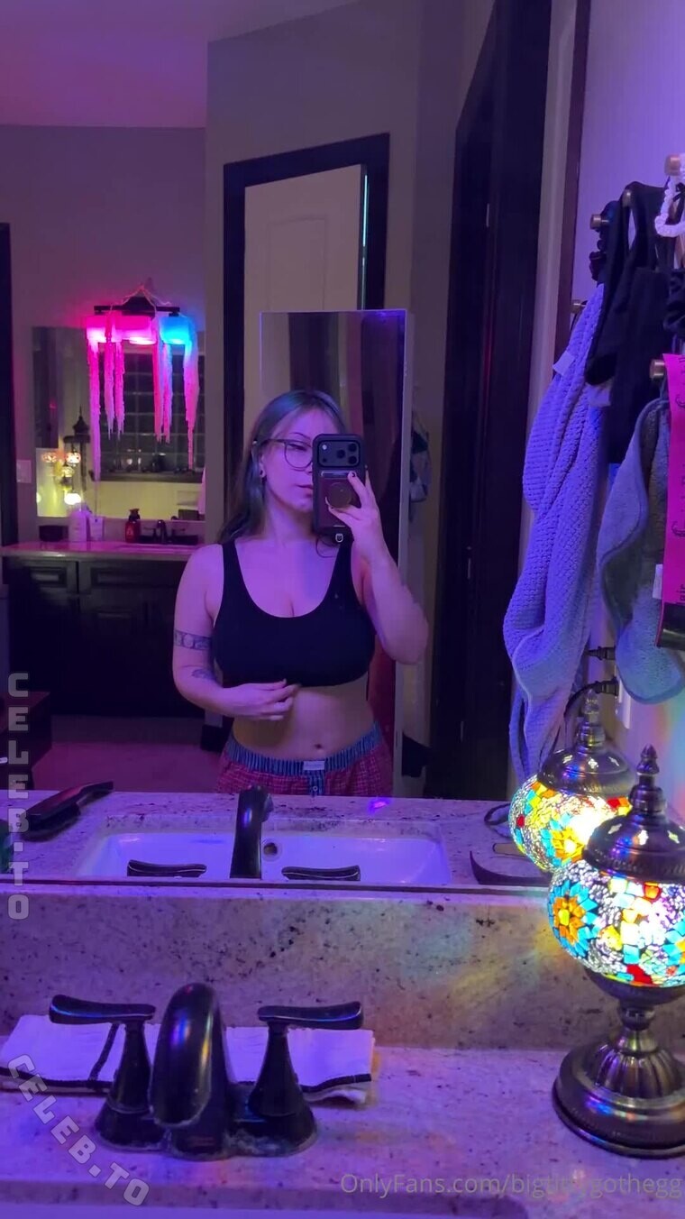 bigtittygothegg nude photo 1