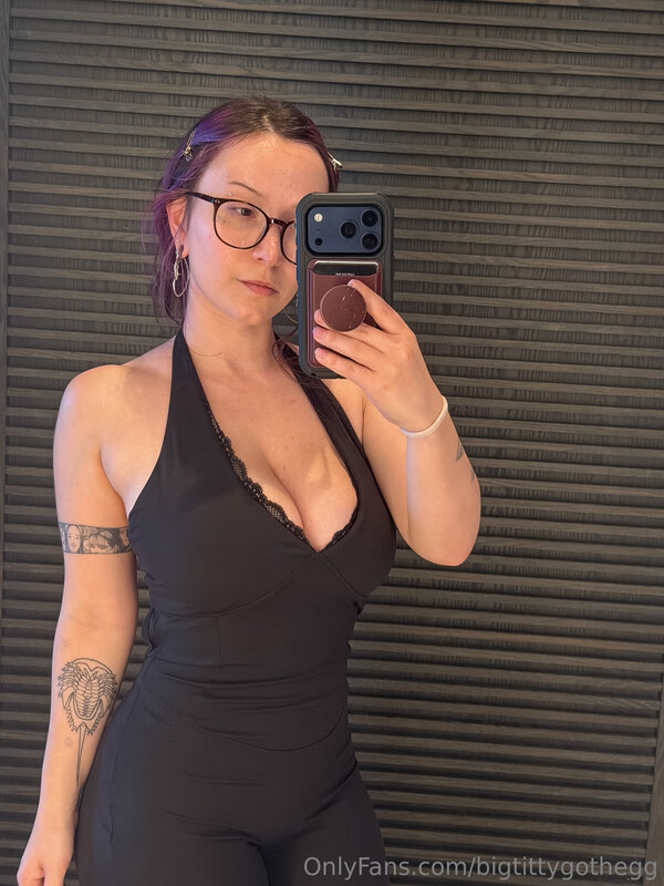 bigtittygothegg nude photo 2