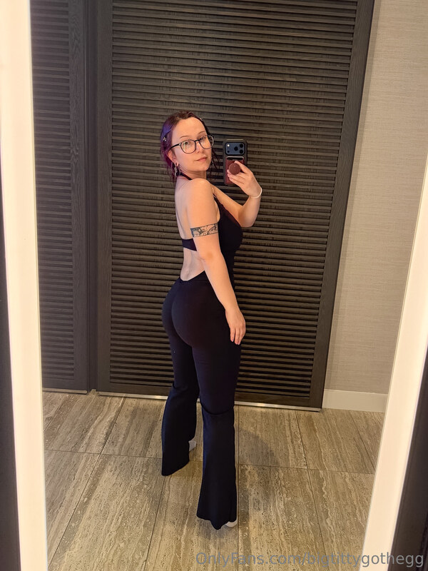 bigtittygothegg nude photo 3